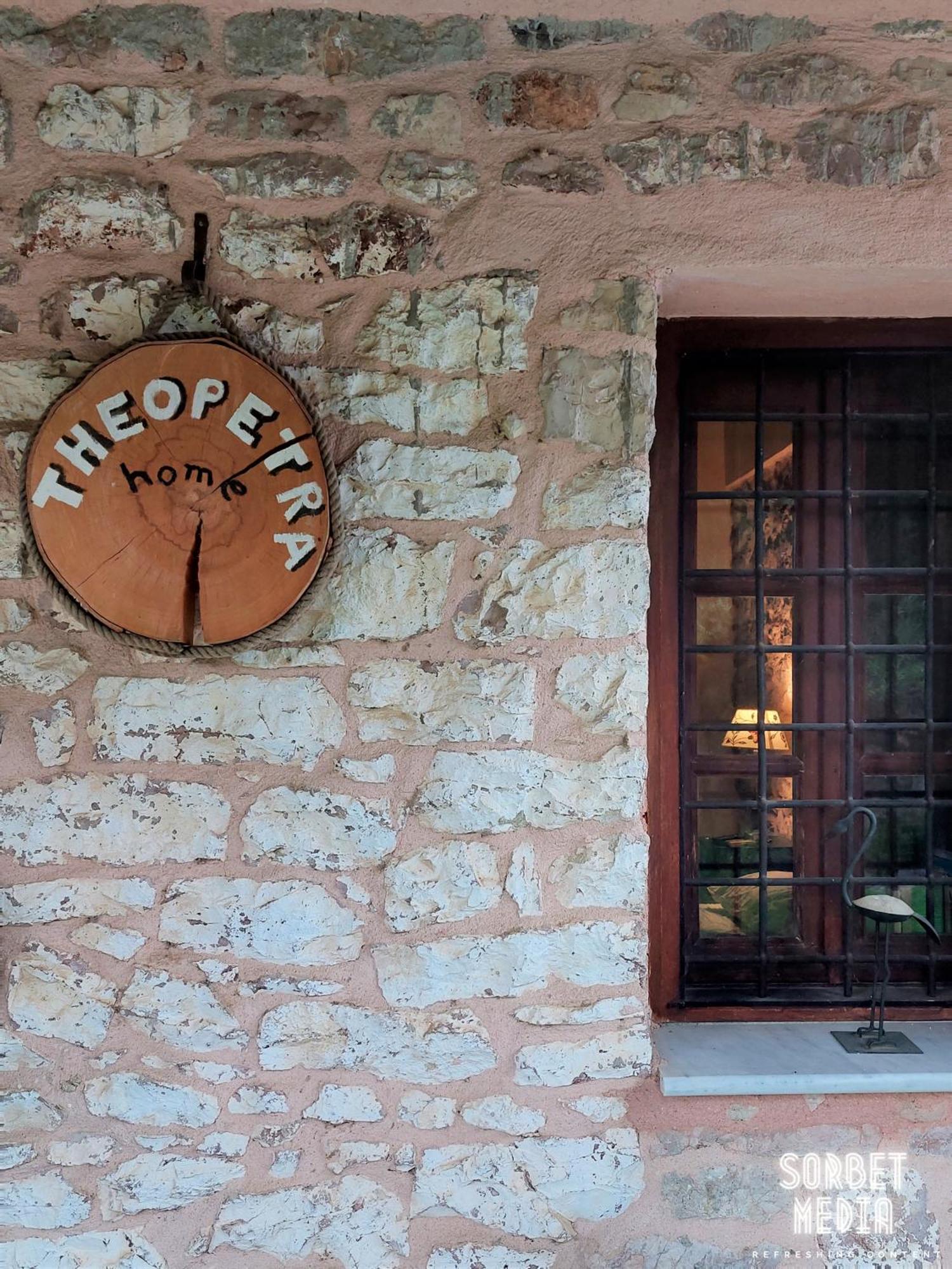 Theopetra Home 객실 사진